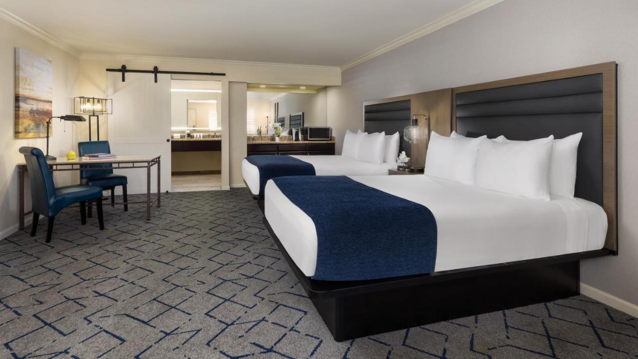 Scottsdale Plaza 4*
