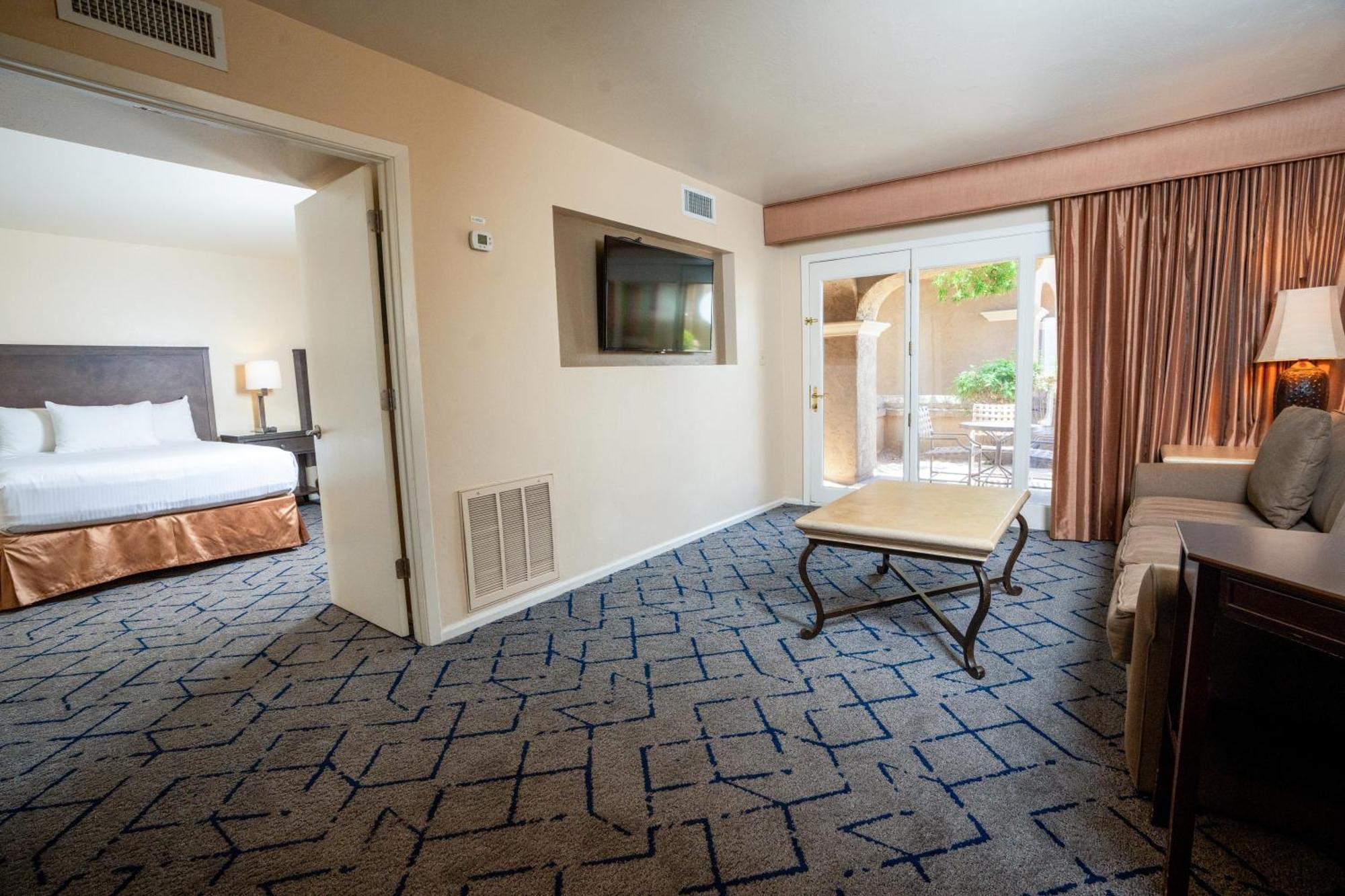 Scottsdale Plaza 4*