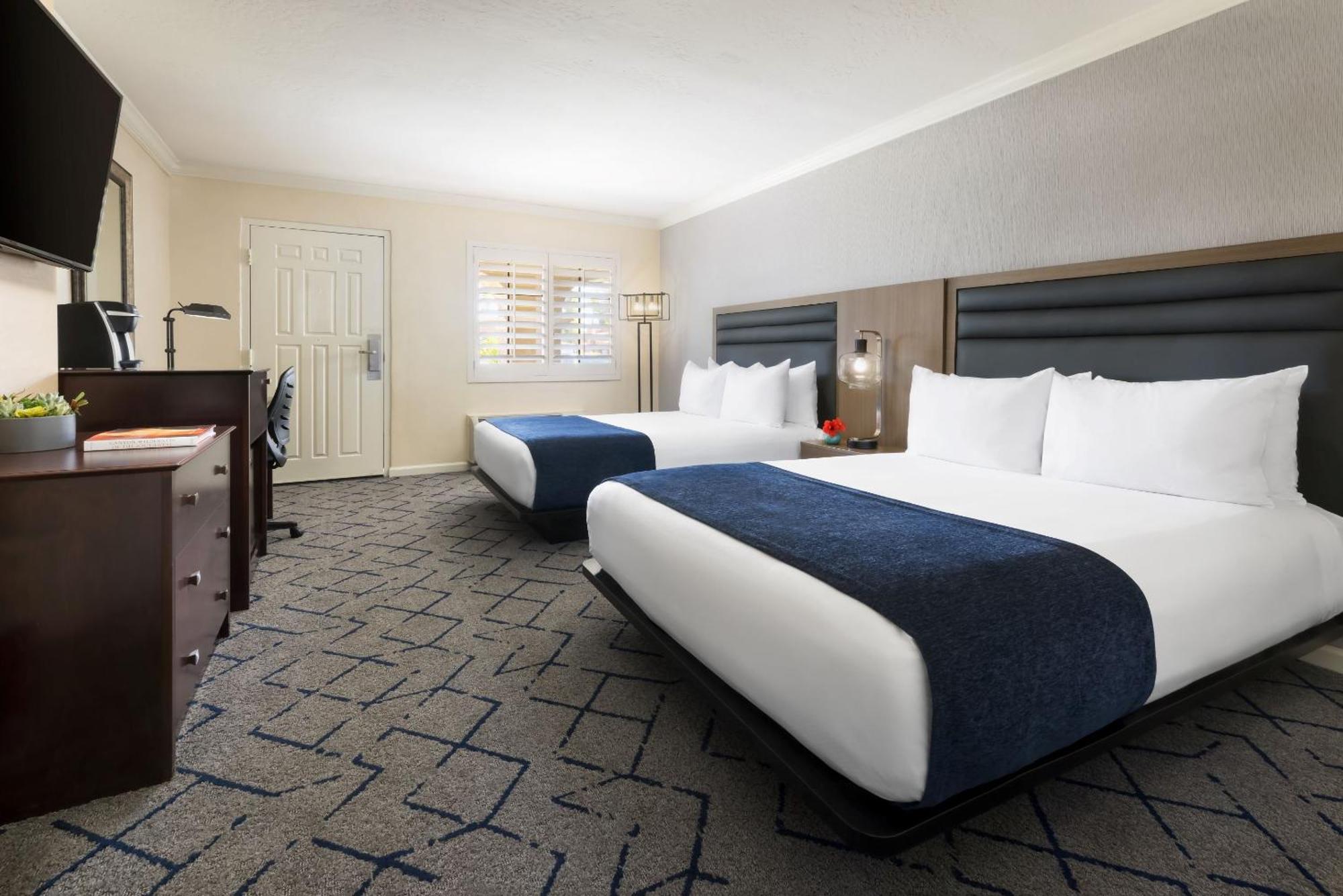 Scottsdale Plaza Resort 4*