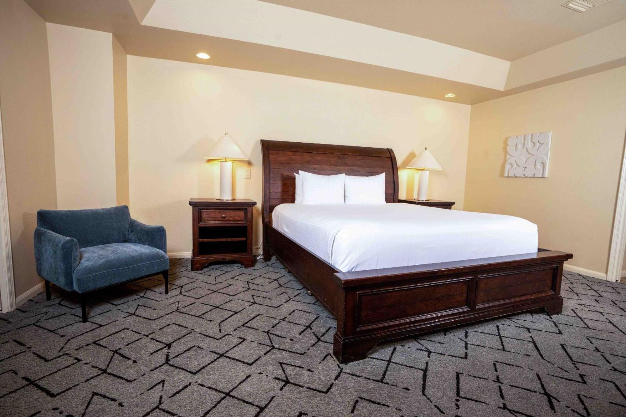 Scottsdale Plaza Resort 4*
