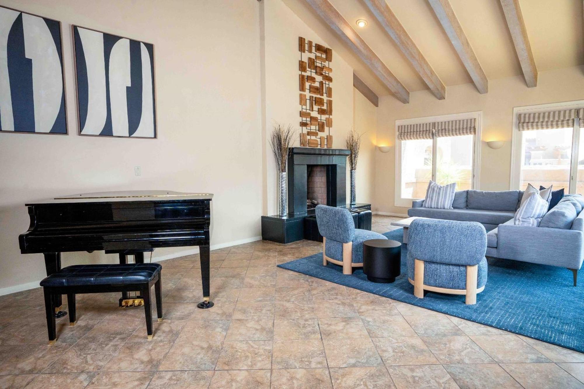 Scottsdale Plaza 4*